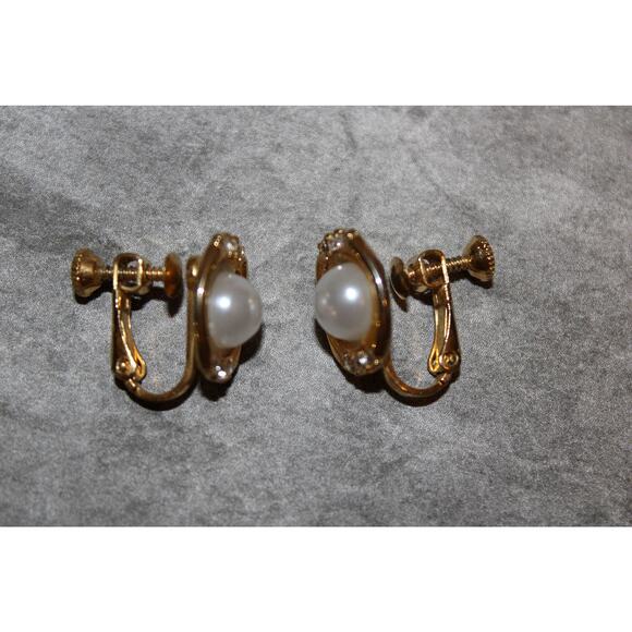 Vintage c1980s Gold-Tone Faux Pearl & Rhinestone Clip-On Screwback Earrings - Picture 2 of 3